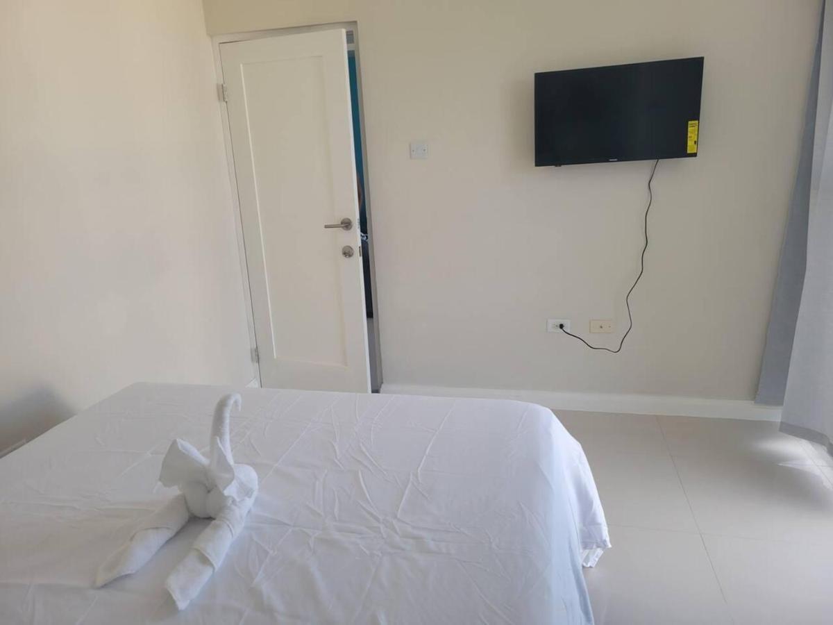 Ornella Villa - 2-Br Apartment - Pool - Parking Portmore Exterior foto